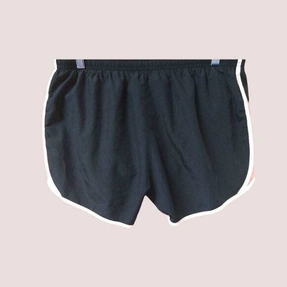NWOT NIKE Women's Active Workout Short. - Picture 8 of 11